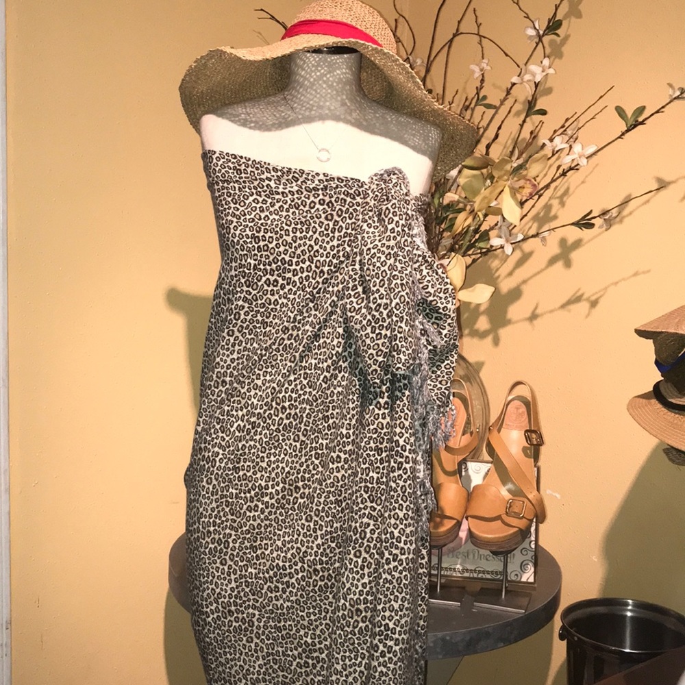 Animal print large beach cover up / scarf 🧣